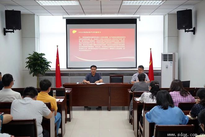 輕工供銷公司開展“一把手”講安全暨“安全生產(chǎn)月”宣傳活動