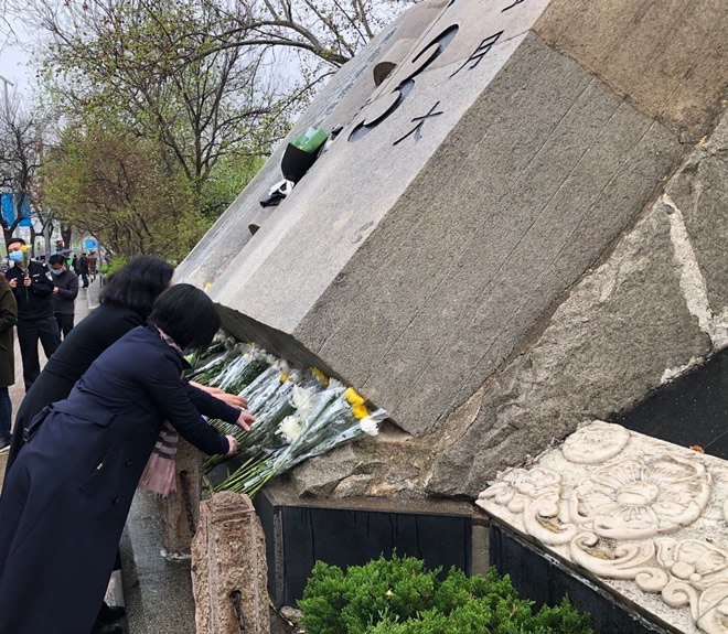 輕工供銷開展“緬懷先烈、文明祭掃”雙報到活動