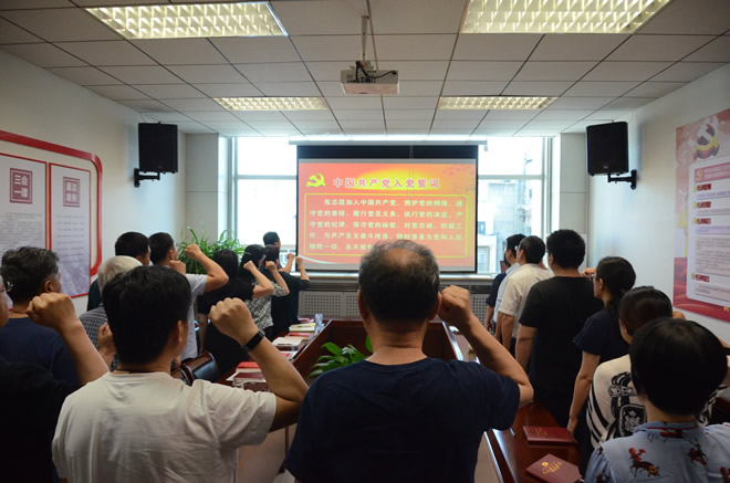 輕工供銷公司開展“政治生日話初心 勇?lián)姑偾靶小被顒?dòng)