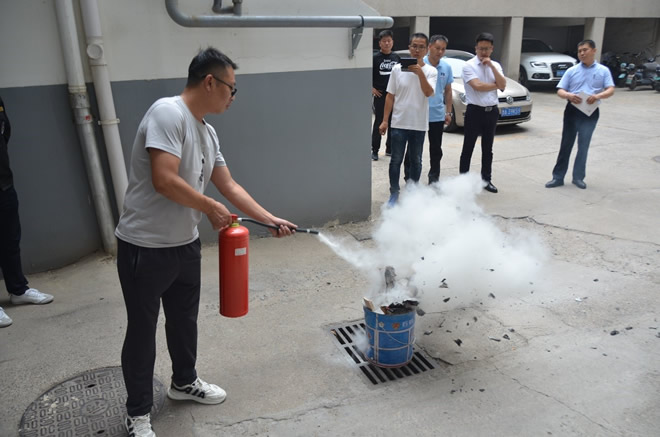 輕工供銷公司組織安全生產(chǎn)達標創(chuàng)建專題培訓(xùn)