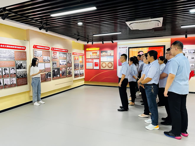 輕工供銷公司組織參觀歷下區(qū)廉潔文化教育展廳