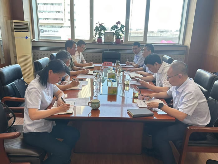 山東國投公司財務(wù)總監(jiān)黃衛(wèi)民到輕工供銷公司開展督導(dǎo)檢查