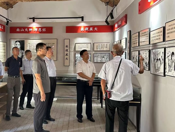 山東國投公司黨委常委、紀委書記、省監(jiān)委駐公司監(jiān)察專員趙文友參加輕工供銷公司黨建共建活動