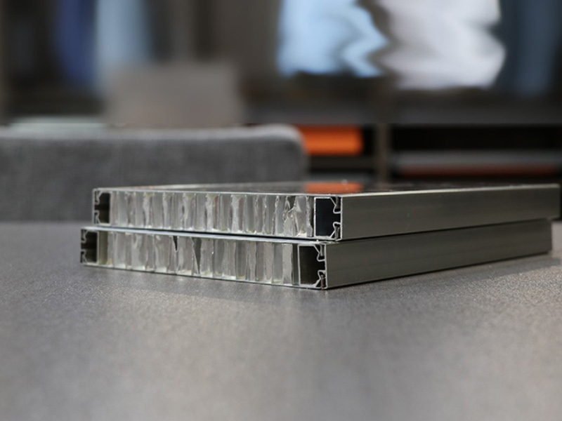 304不銹鋼蜂窩板衛(wèi)生間隔斷